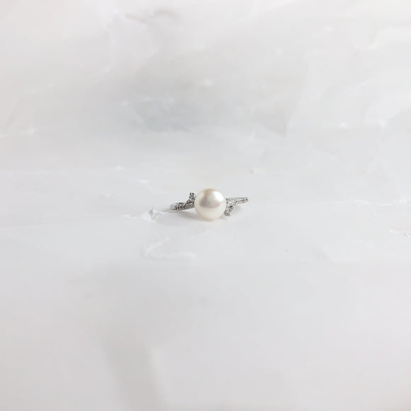 ANILLO PERLA Y DETALLES ZIRCONIA